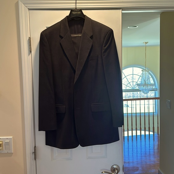 Men’s dress suit in 40R And men’s pant 34 waist 40long in Navy